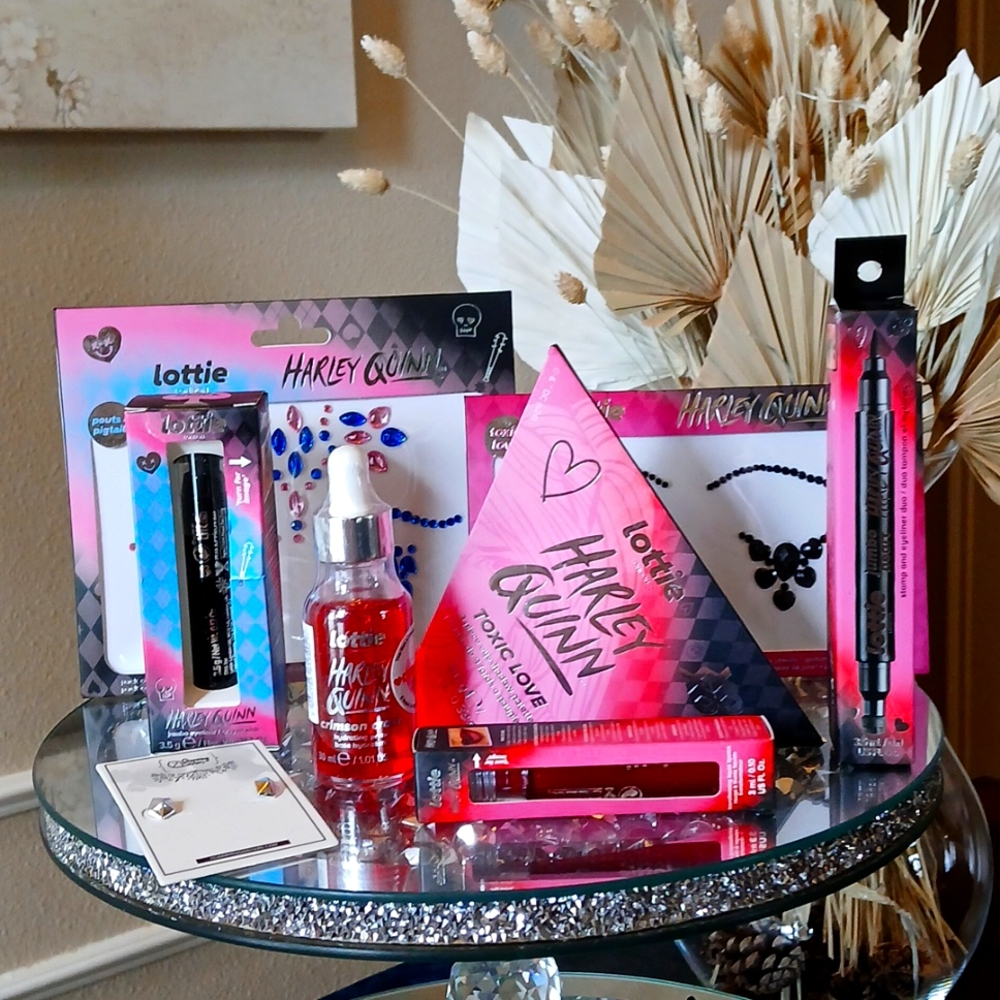 New Harley Quinn 7 Piece Makeup Set By Lottie Women's Makeup Cosmetics - Picture 3 of 17
